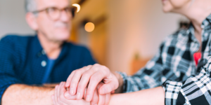 Dealing-with-dementia-banner-holding-hands